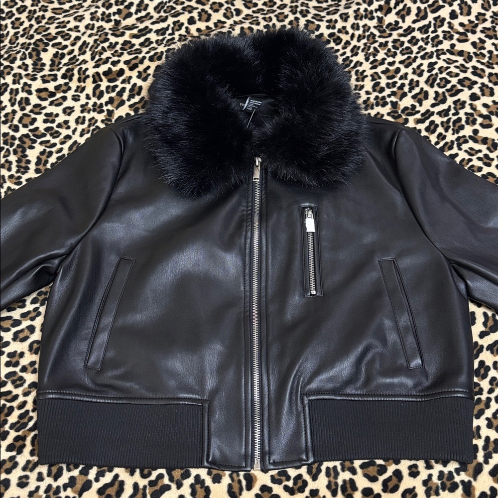 FOREVER 21 🖤 Black Bomber Jacket with Faux Fur Collar Large F21 Fall Winter